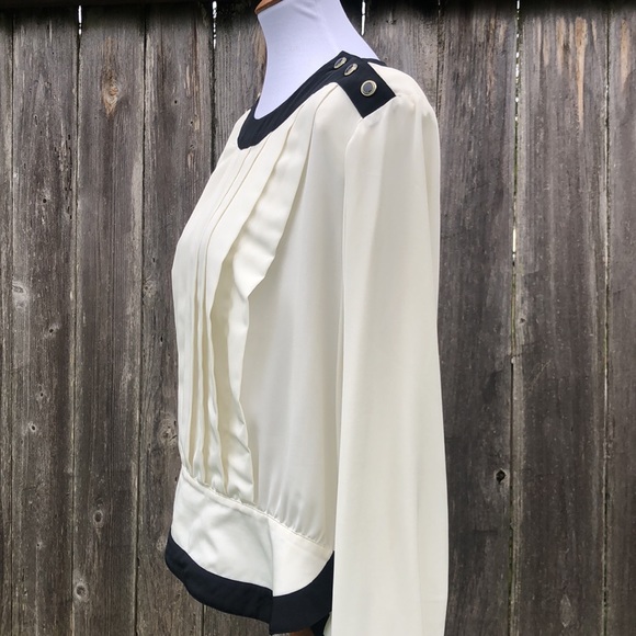 Vintage Pleated Josephine Blouse with Gold-rimmed Shiny Black Buttons!! Size 24W - Picture 3 of 11